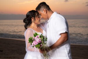 Primer plano de una pareja besándose