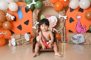 Sesión infantil con sombrero y decoración de vaqueros