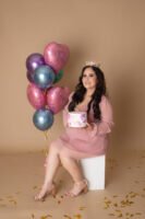 Retrato de cumpleaños con globos de colores