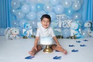 Retrato infantil con decoración marina azul