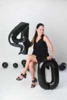 Retrato de cumpleaños con globos negros del número 40