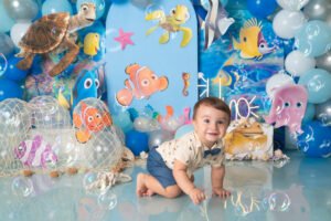 Retrato infantil con decoración de sirenas y pastel