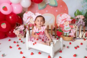 Retrato infantil con decoración rosa y flores
