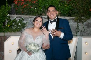 Novios durante su celebración de boda