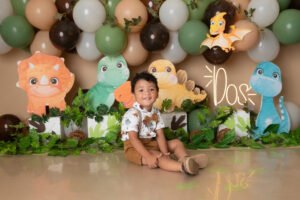 Sesión infantil con decoración de animales y selva