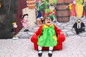 Sesión infantil con disfraz y decoración de superhéroes